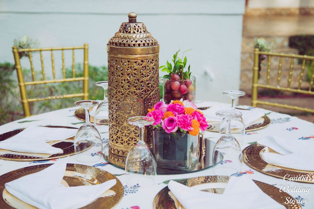 Photo of Table centrepiece with lamp and mirror