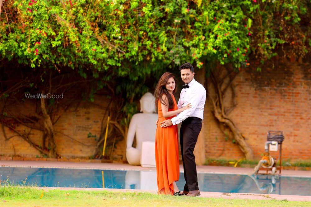 Photo From Pre Wedding Photoshoot @ Sanik Farms.  Deepika and Prateek - By Vivekk Vikas Photography 