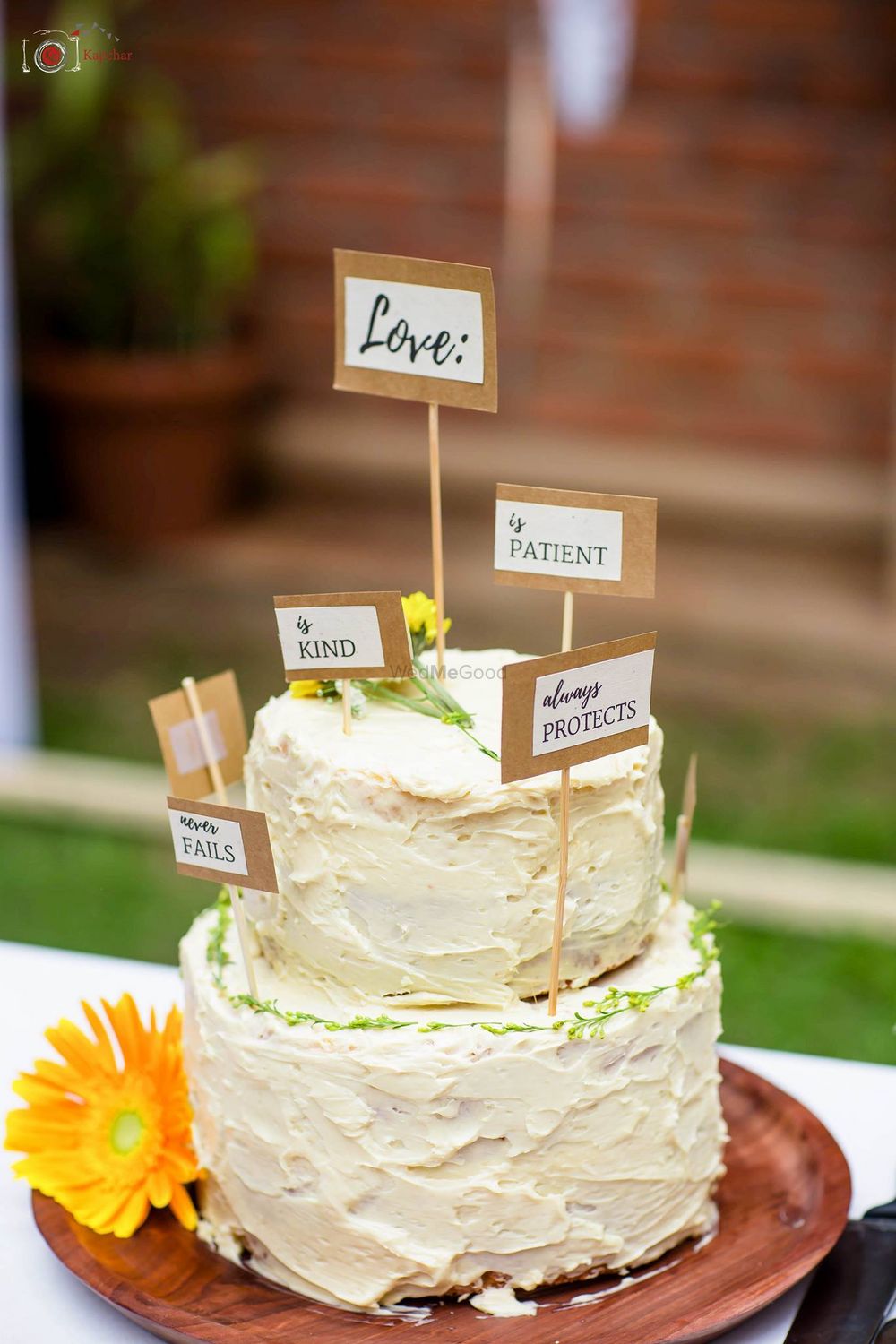 Photo of unique wedding cake topper idea