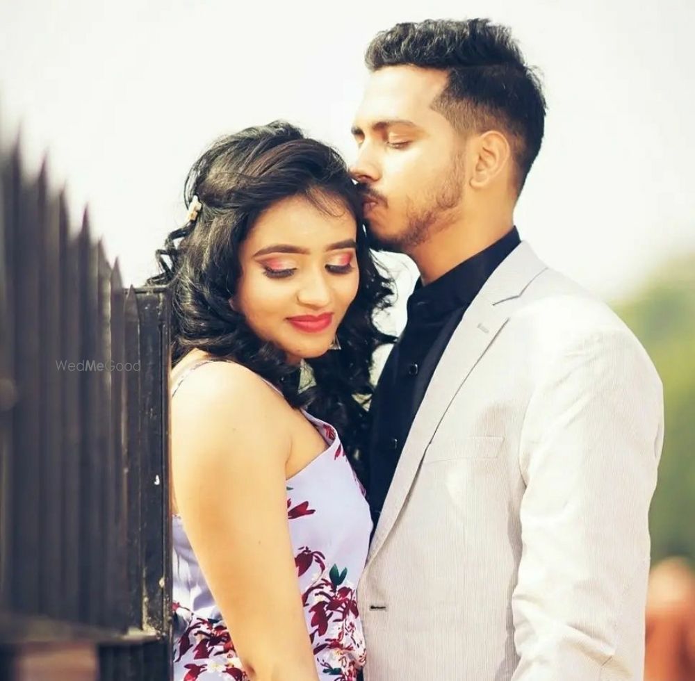 Photo From Saloni X Abhishek pre wedding shoot - By Anshu Makeup Studio