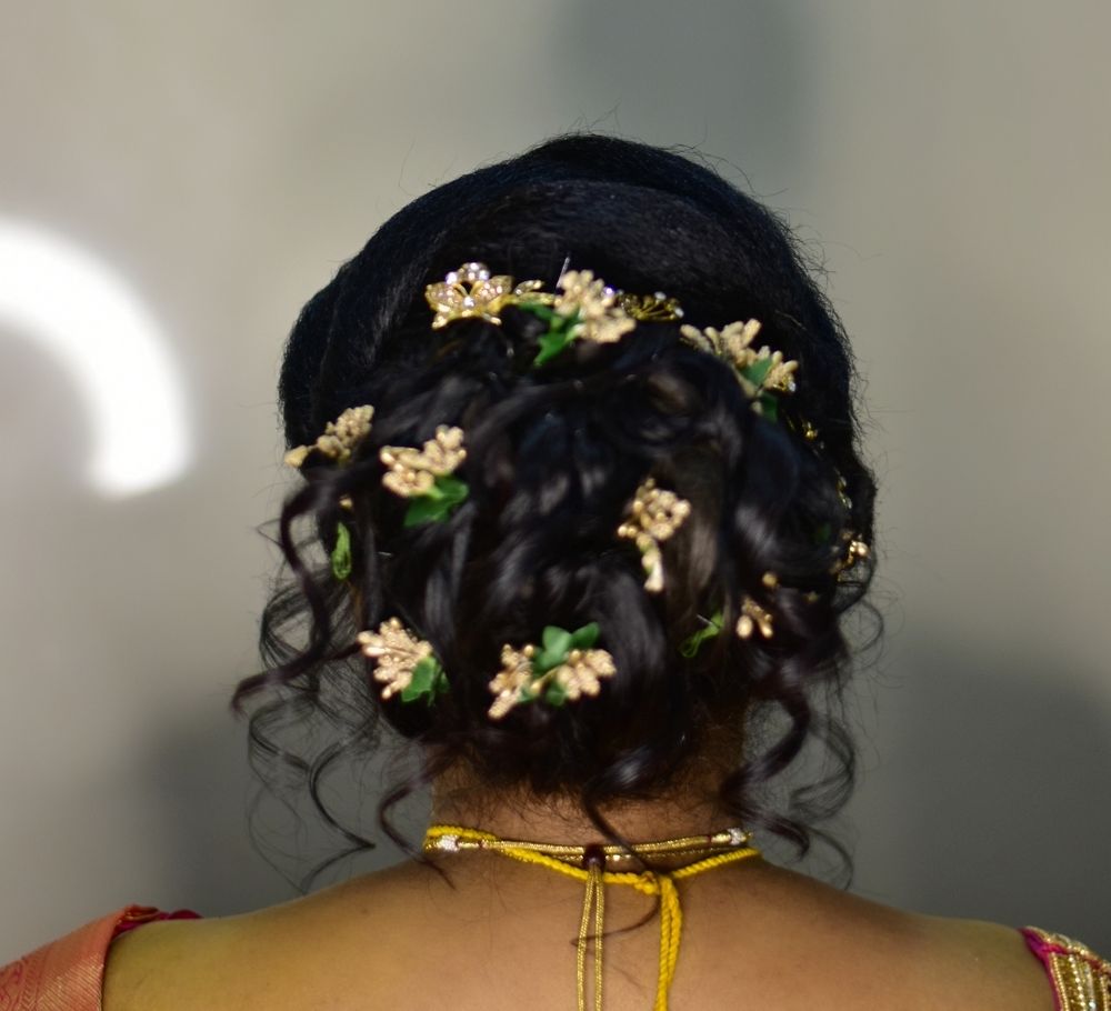 Photo From Floral bun Hairstyle - By Glitz by Vaibhavi