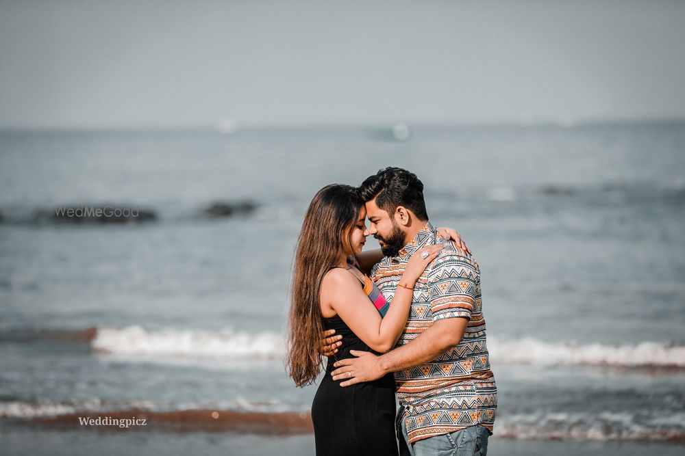 Photo From pre-wedding - By Weddingpicz