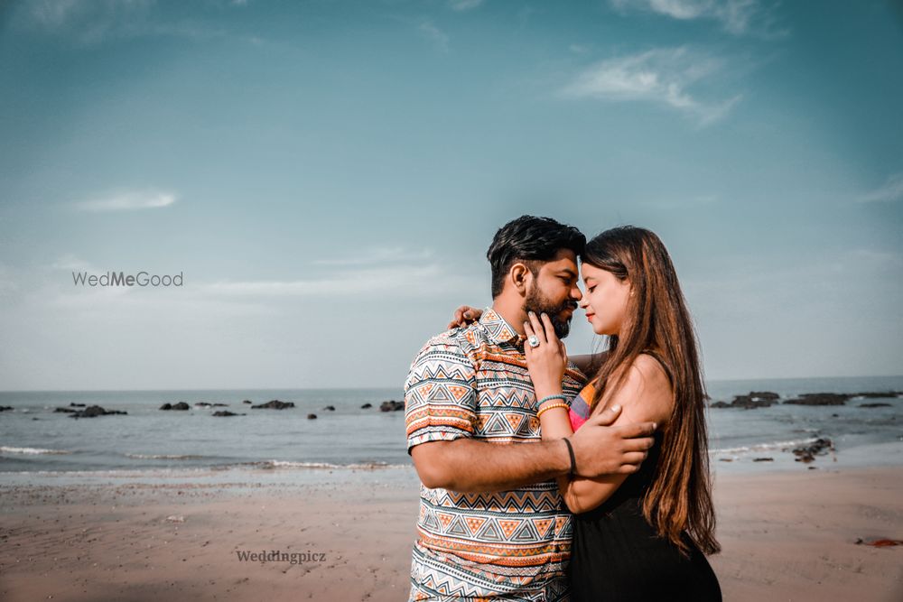 Photo From pre-wedding - By Weddingpicz