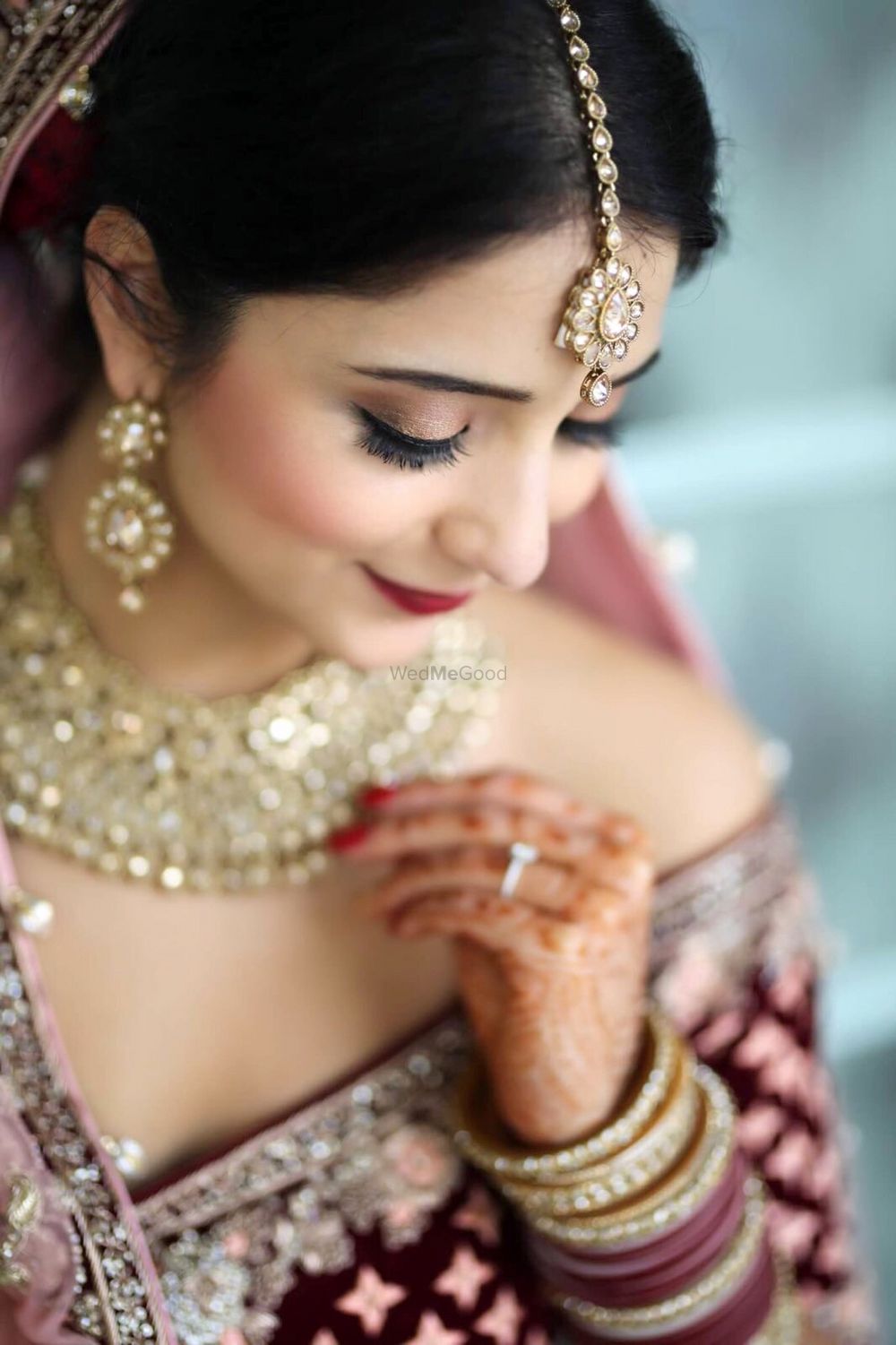 Photo of Pretty bridal portrait with sky pose