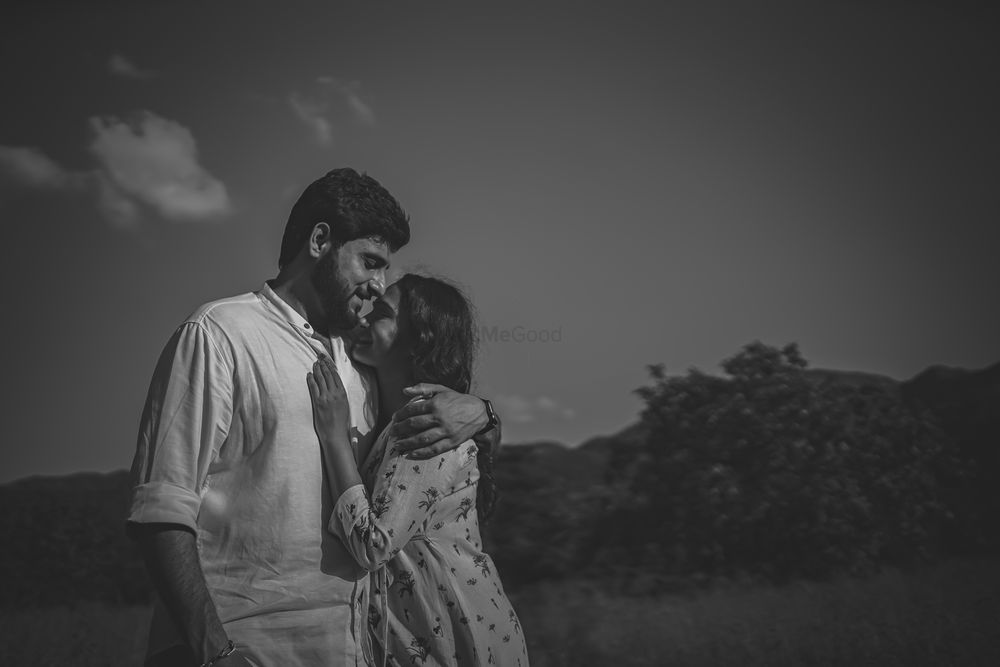 Photo From Vintage Style Pre Wedding [Mulshi the lake ] - By Arrow Multimedia