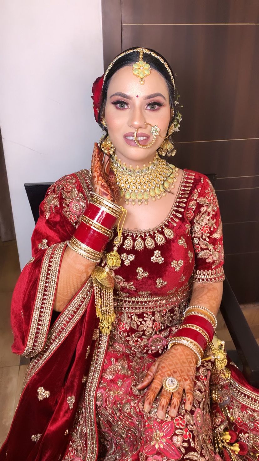 Photo From Mesmerising Bride Aarti - By DDG Makeovers