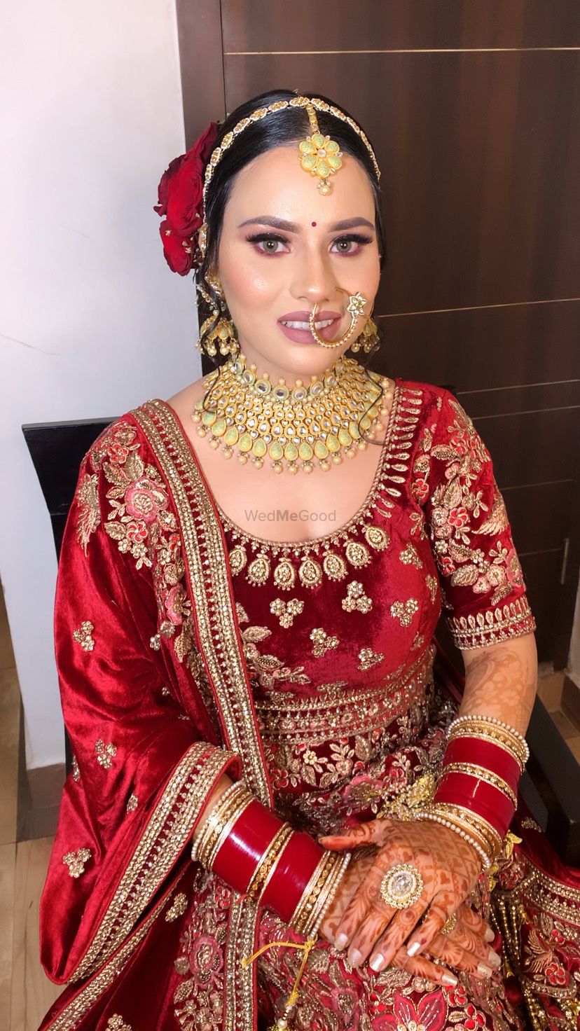 Photo From Mesmerising Bride Aarti - By DDG Makeovers
