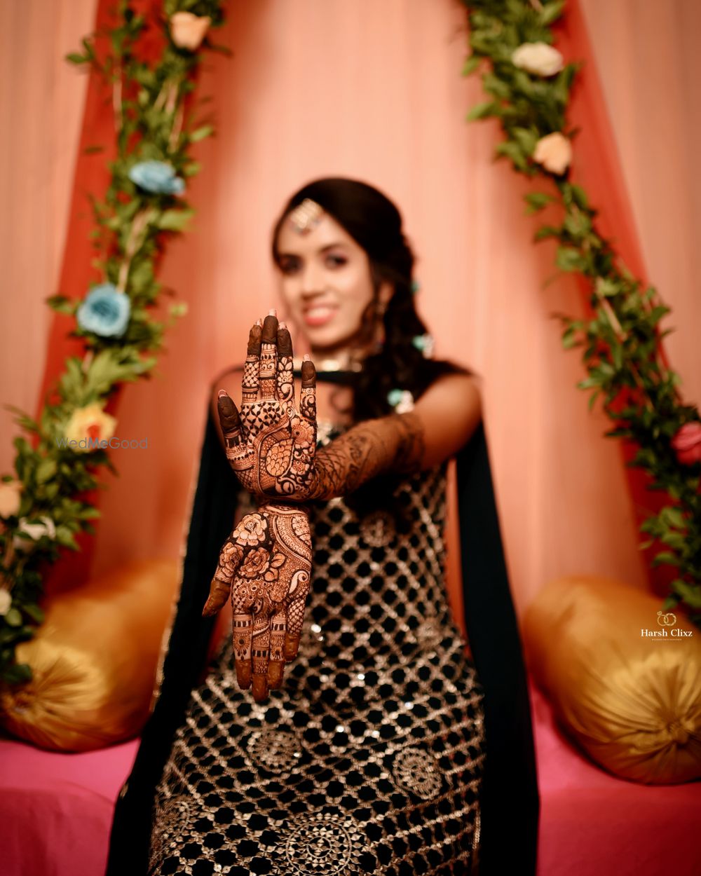 Photo From Mehendi Look - By Vanity of Dishaz