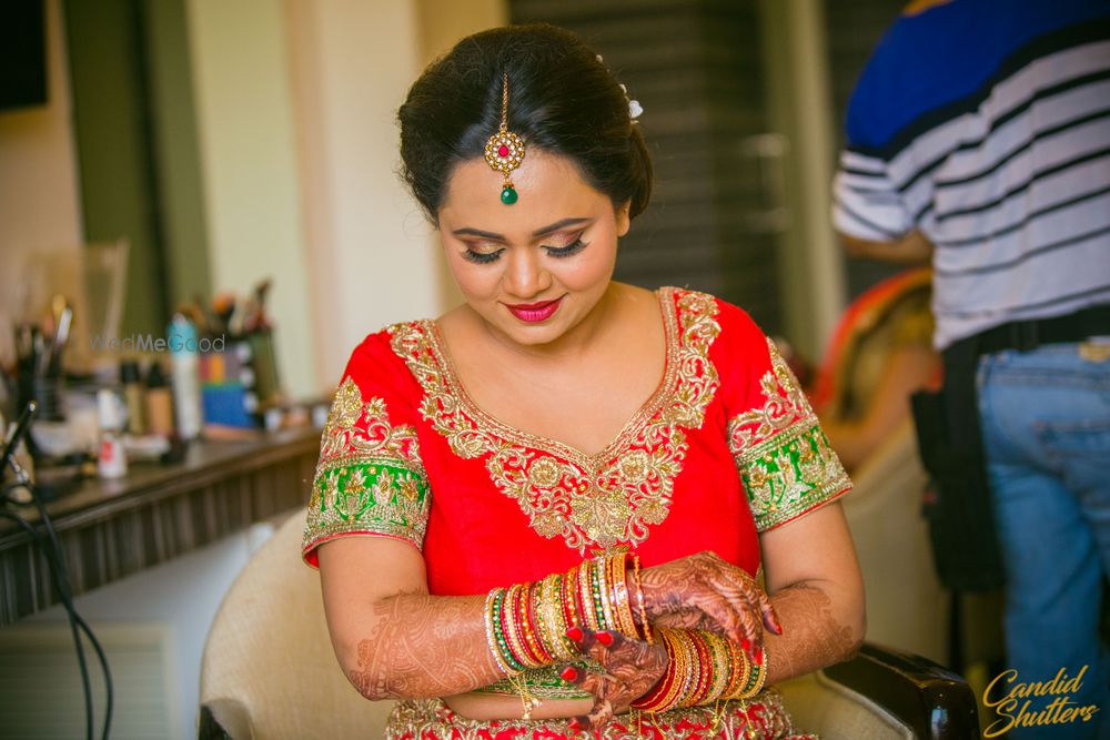 Photo From Soft cut crease makeup for a Day Wedding_Gujrati Bride Veena - By Nivritti Chandra