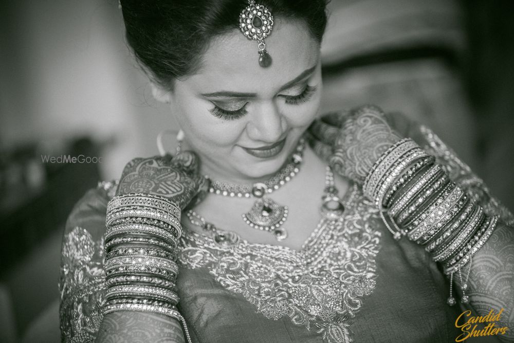 Photo From Soft cut crease makeup for a Day Wedding_Gujrati Bride Veena - By Nivritti Chandra