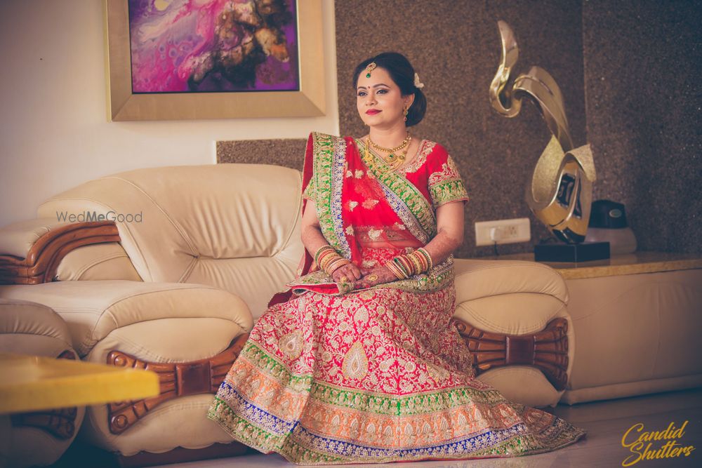 Photo From Soft cut crease makeup for a Day Wedding_Gujrati Bride Veena - By Nivritti Chandra