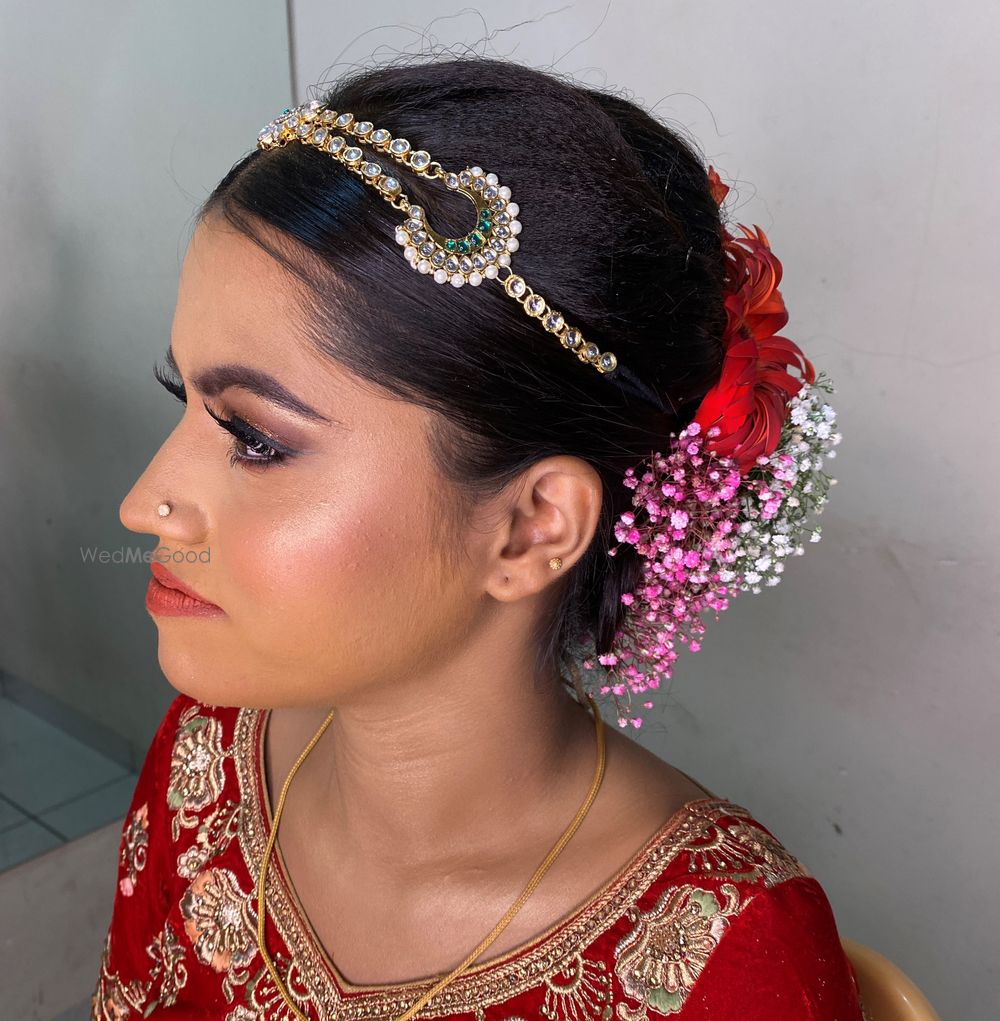 Photo From Pooja's Engagement & Wedding - By Twinkle Mota Makeup Artist