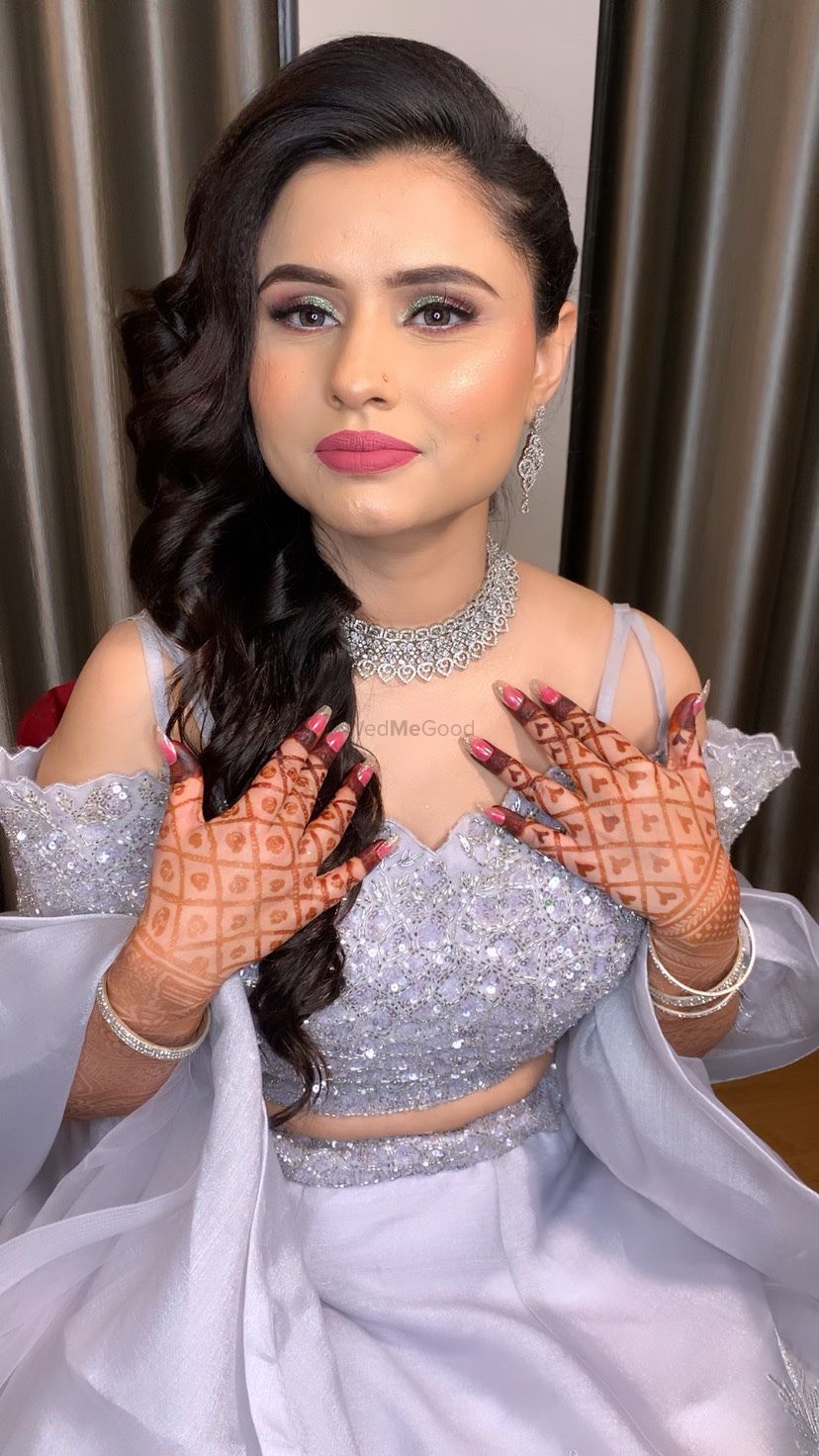 Photo From Prettiest Engagement Bride Harsha - By DDG Makeovers