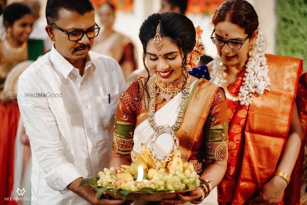 Photo From Vibrant wedding day of Abhirami & Sankar! - By MoonWedLock Wedding Company