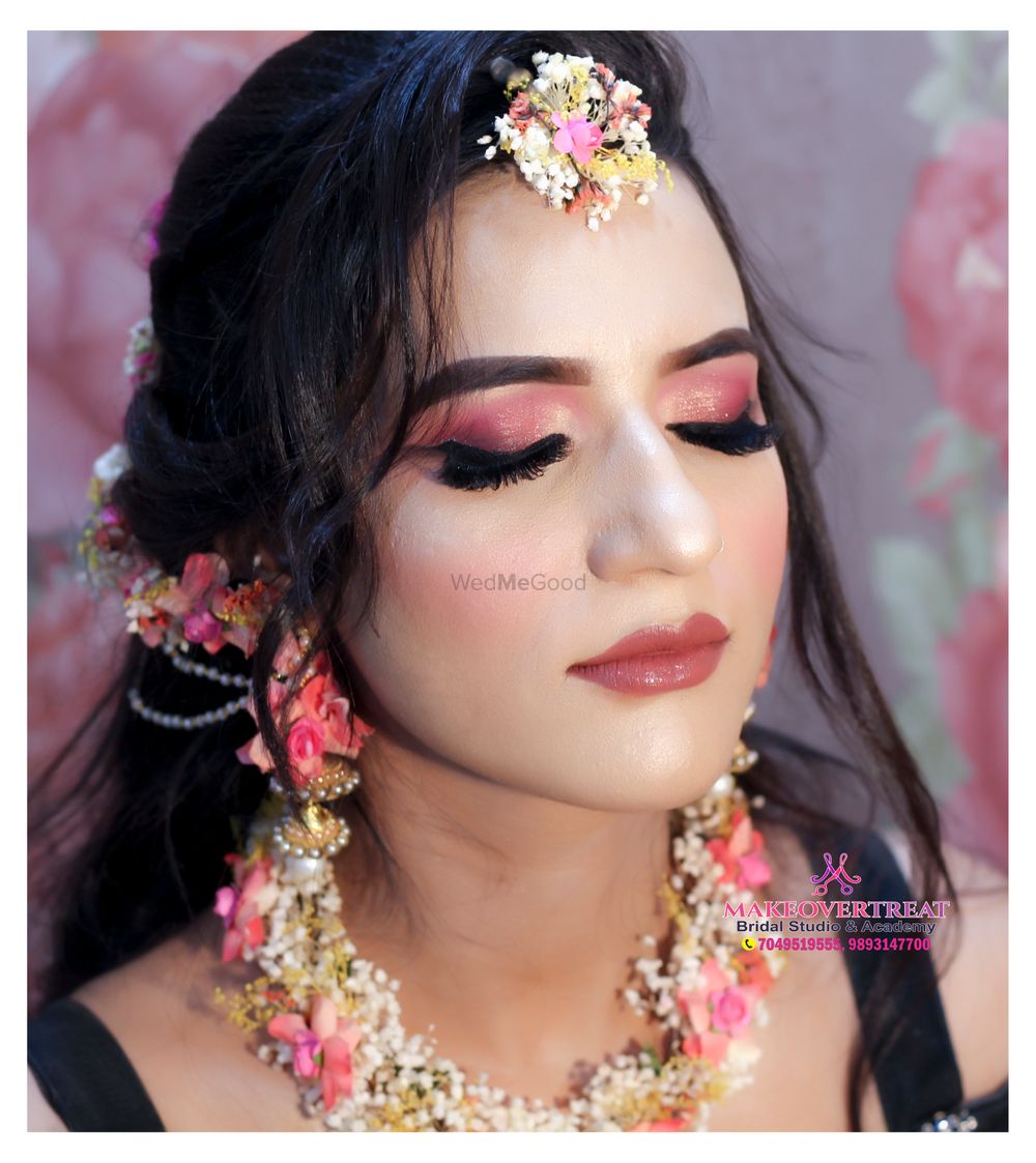 Photo From Haldi Look - By Mayuri Makeover