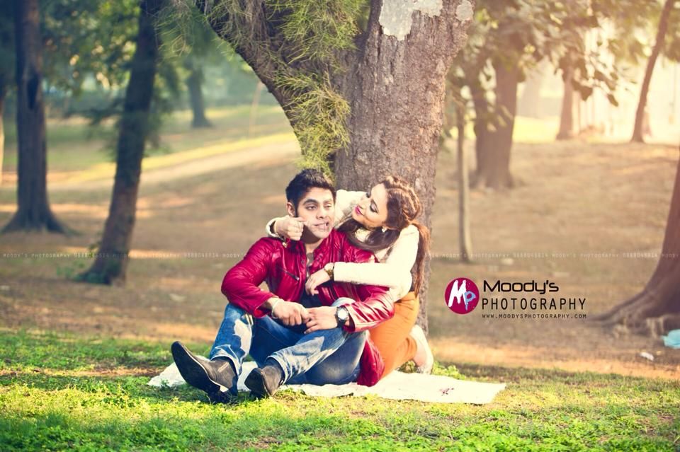 Photo From Pre Wedding - By Moody's Photography