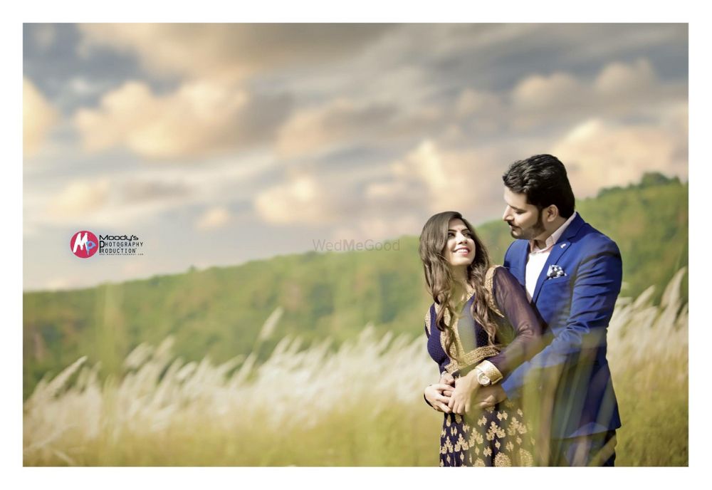 Photo From Pre Wedding - By Moody's Photography