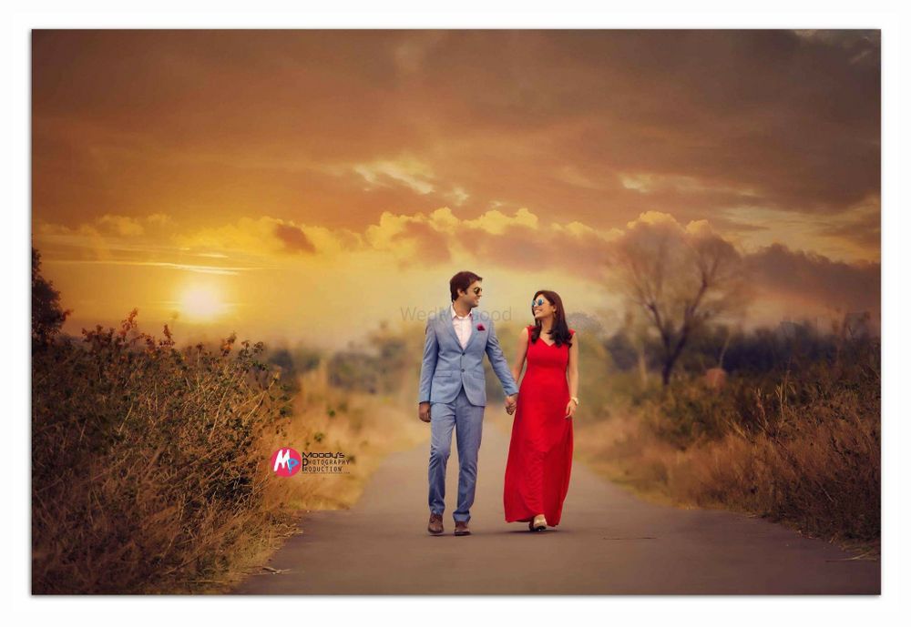 Photo From Pre Wedding - By Moody's Photography