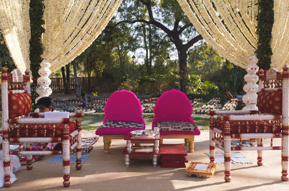 Photo of unique mandat decor