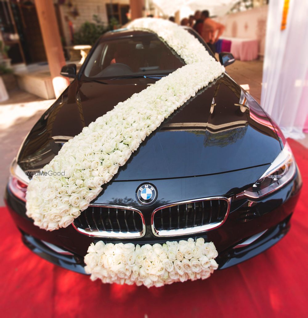 Photo of bride and groom car decoration with white mogra flowers