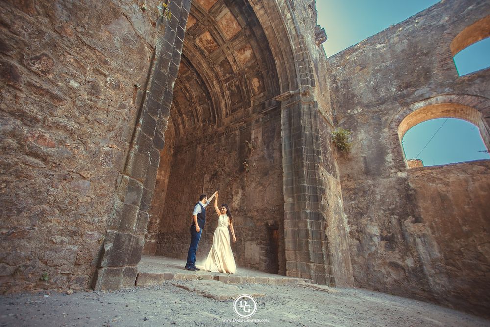 Photo From Dhwani and Vaibhav's love captured by the side of Arabian Sea - By Dreamgraphers