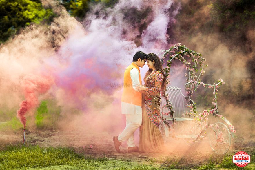 Photo of Pre wedding shoot using color bombs