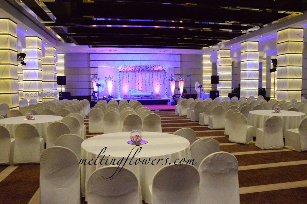 Photo From Contemporary Reception & Wedding Decot at Radission Blu - Atria - By Melting Flowers