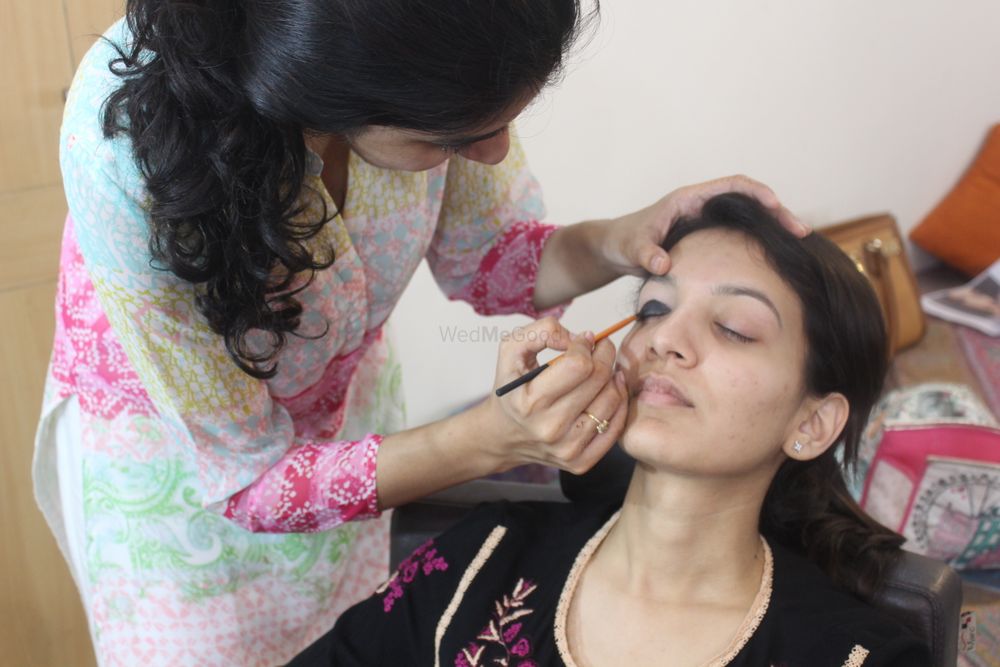 Photo From Makeup Classes and Courses - By Divyani Professional Make up and Hair