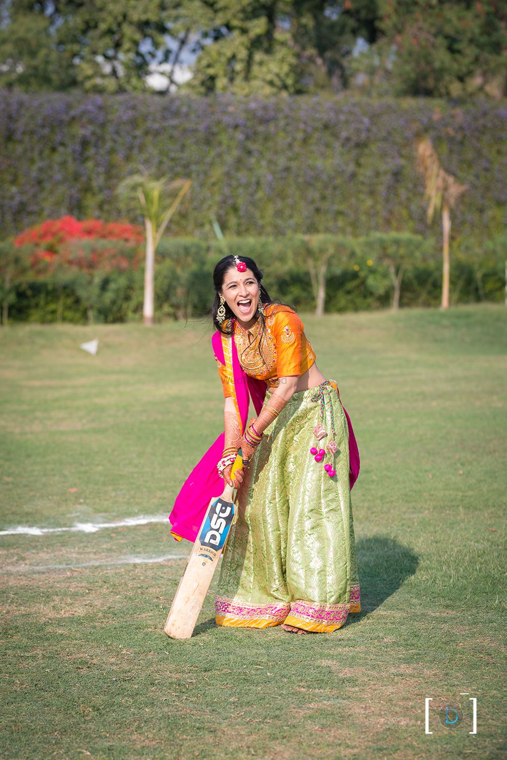 Photo of Bride playing cricket on mehendi