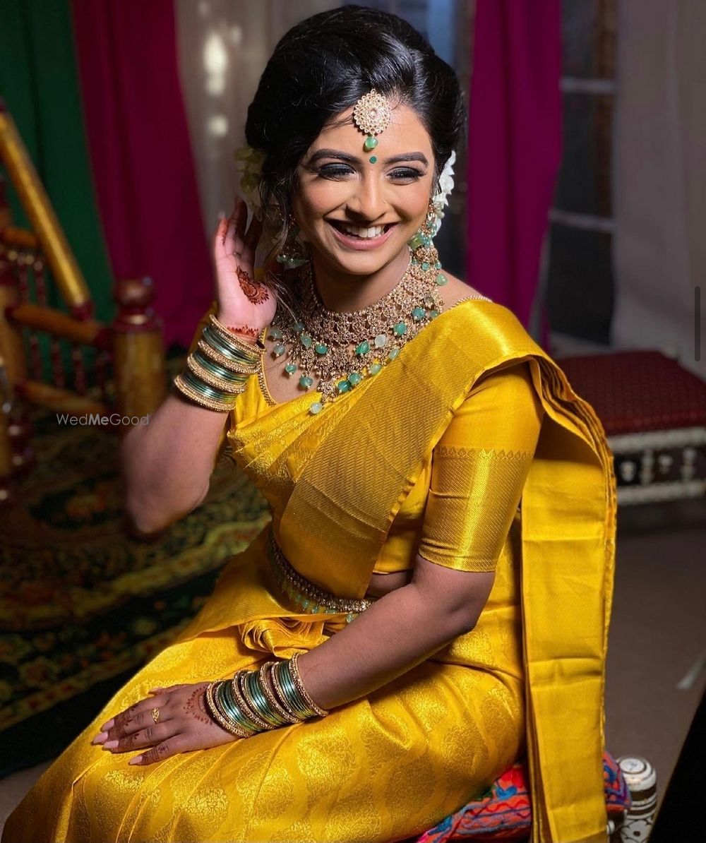 Photo From Haldi/ Mehndi  makeup - By Makeup by Poorva Shah