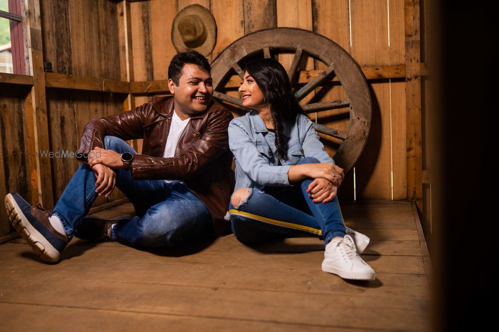 Photo From Vidhi & Abhishek : Couple shoot at Sets in the city, Mumbai - By Rohan Shinde Photography & Films (RSP)