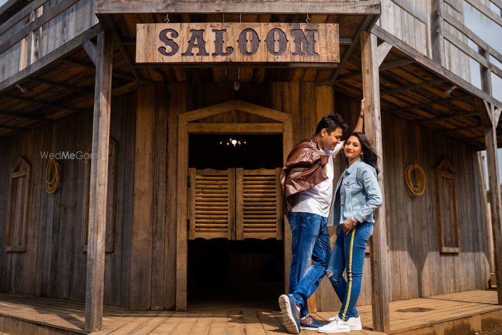 Photo From Vidhi & Abhishek : Couple shoot at Sets in the city, Mumbai - By Rohan Shinde Photography & Films (RSP)