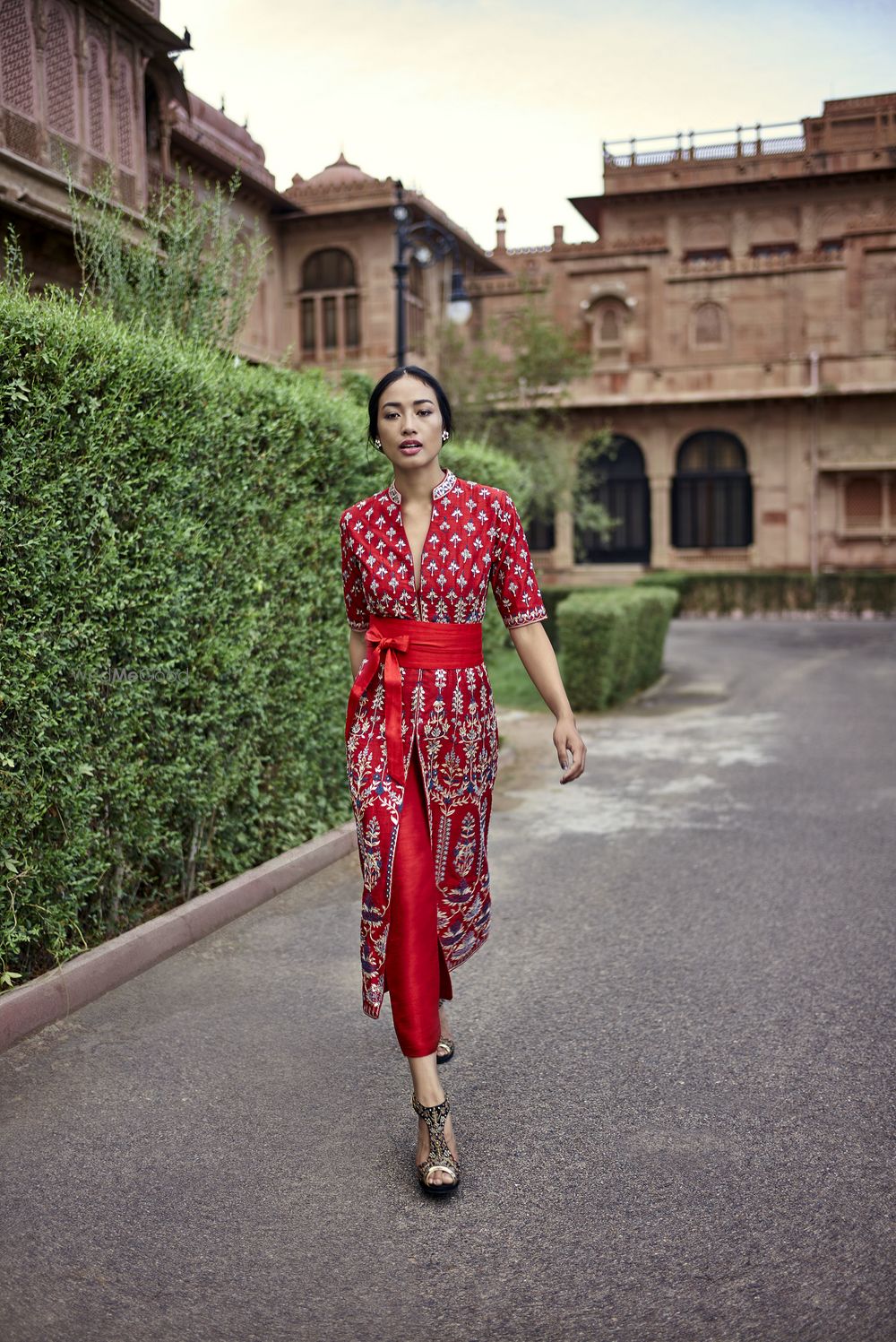 Photo of Red outfit with pants for sister of the bride