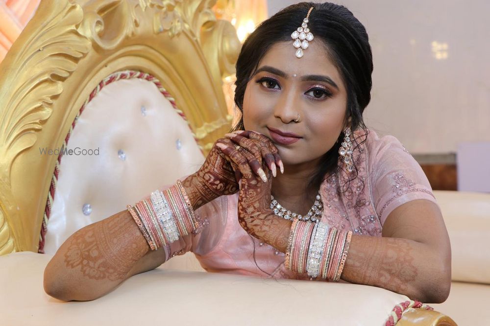 Photo From Engagement - By Dolly's Makeover & Academy