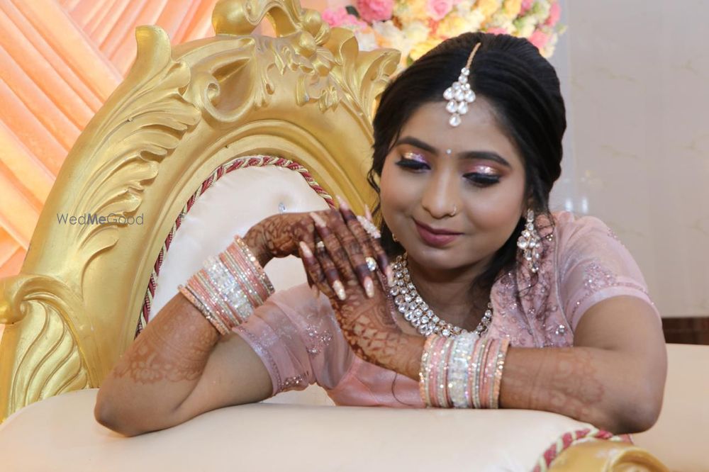 Photo From Engagement - By Dolly's Makeover & Academy