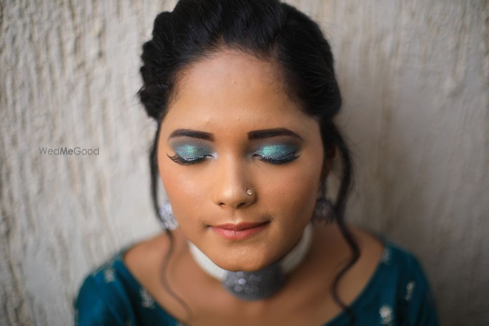 Photo From Diamond Accessories Hairdo Engagement Makeup Look - Andheri - MakeupnmorebyAmu - By Makeup N More By Amu