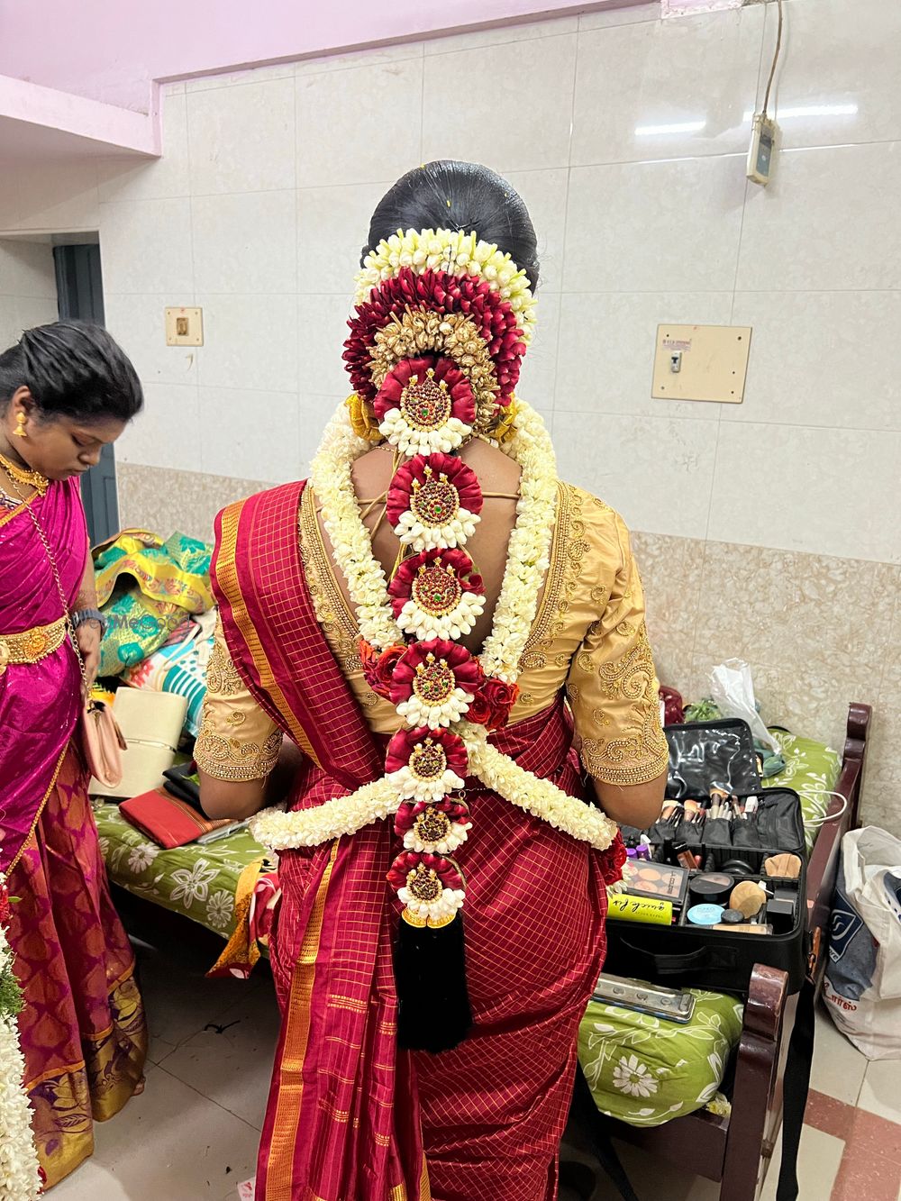 Photo From Traditional Hairdo - By Ezhil Elit