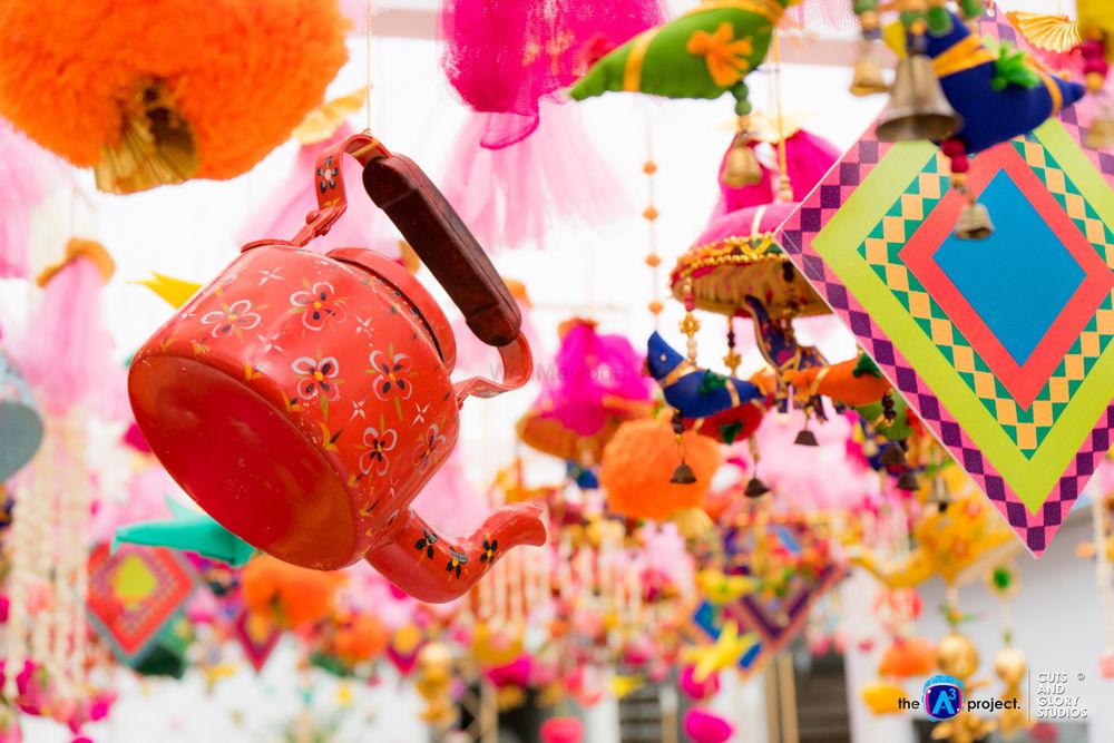 Photo of Quirky mehendi decor with hanging kettles