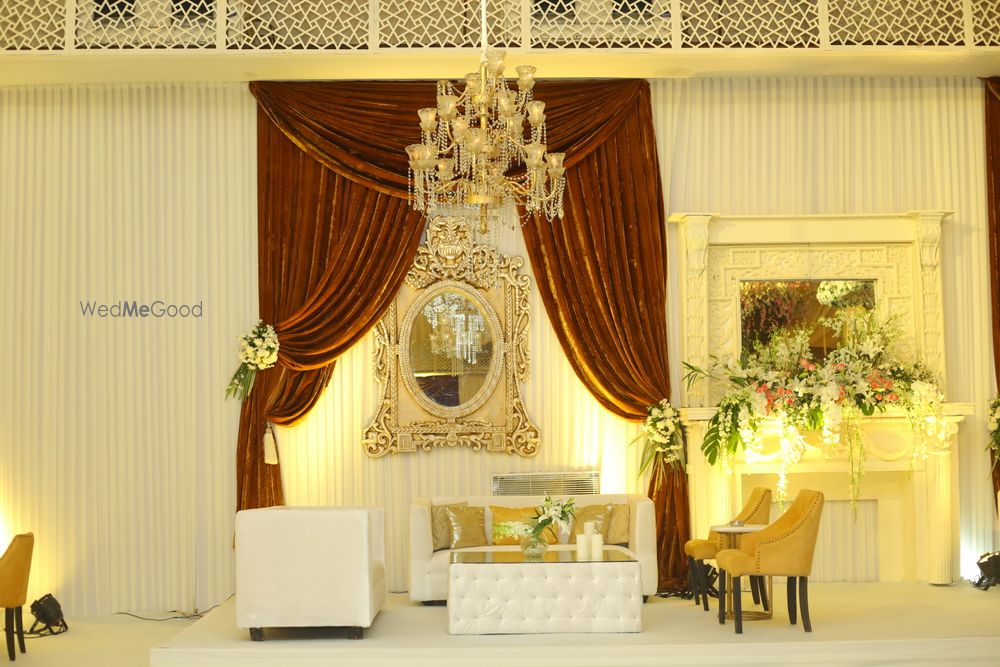 Photo From Chic White Theme - By Shagun Farms by Ferns N Petals