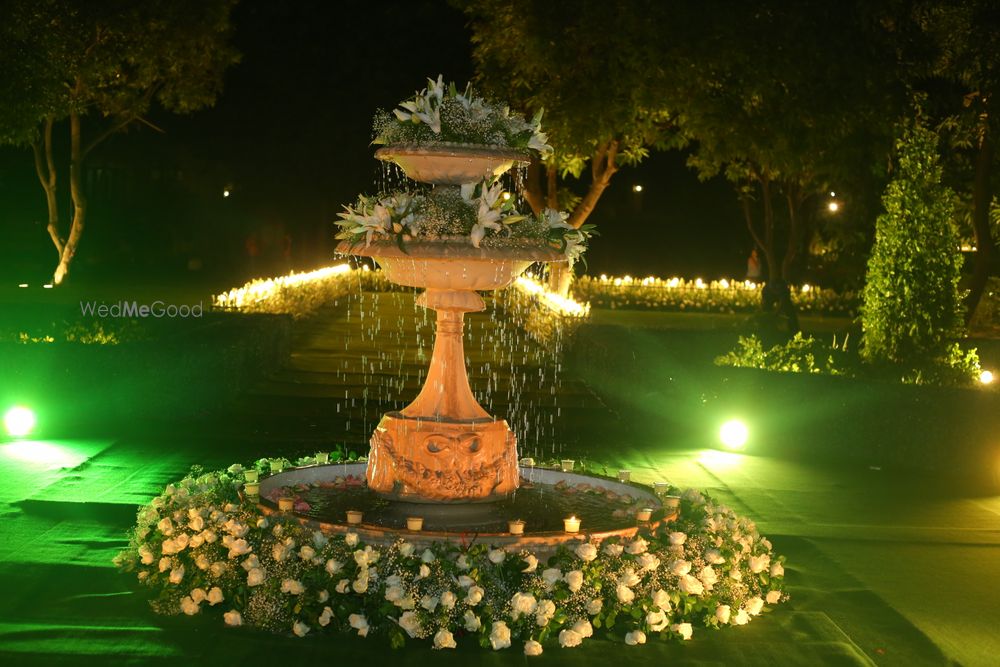 Photo From Chic White Theme - By Shagun Farms by Ferns N Petals