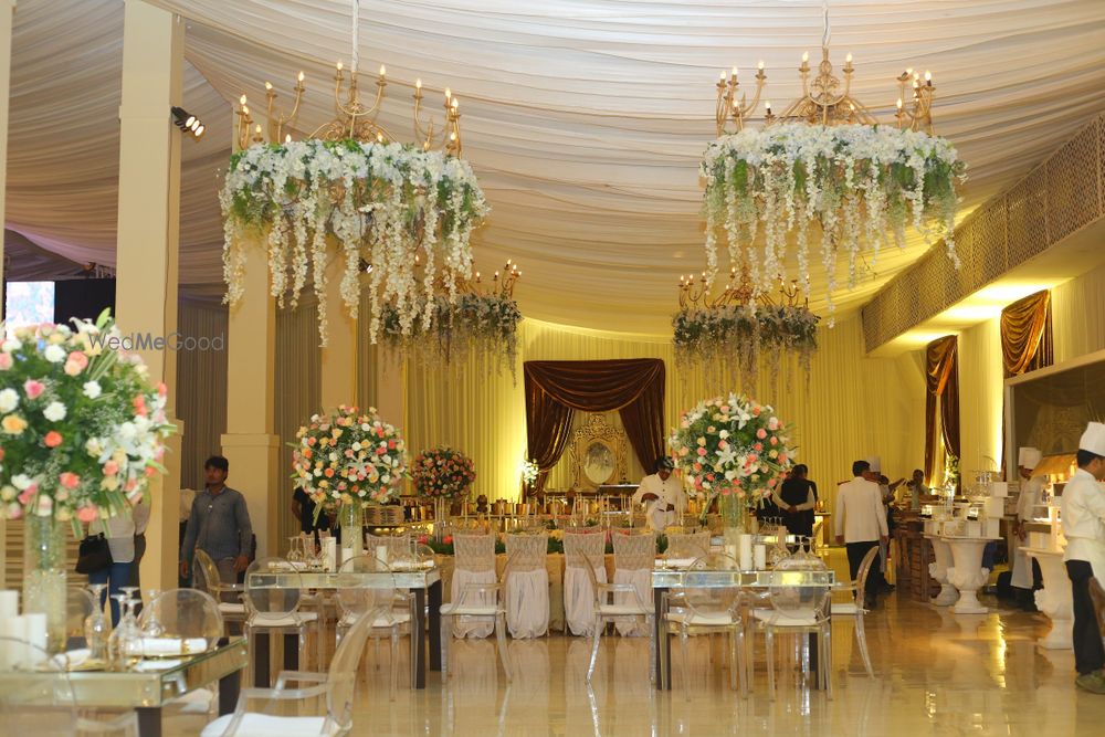 Photo From Chic White Theme - By Shagun Farms by Ferns N Petals