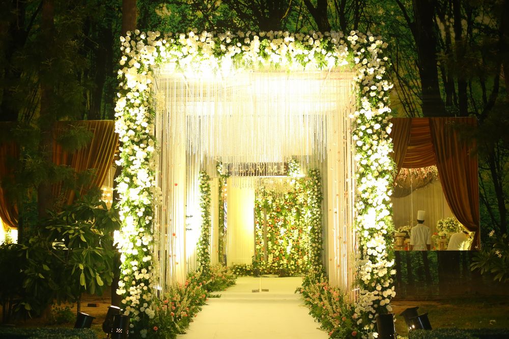Photo From Chic White Theme - By Shagun Farms by Ferns N Petals