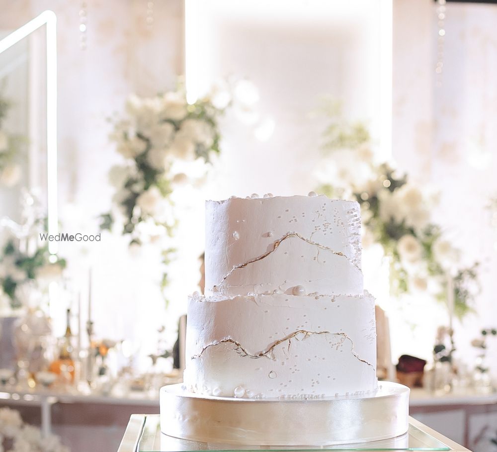 Photo From Wedding cakes - By The Whiskology