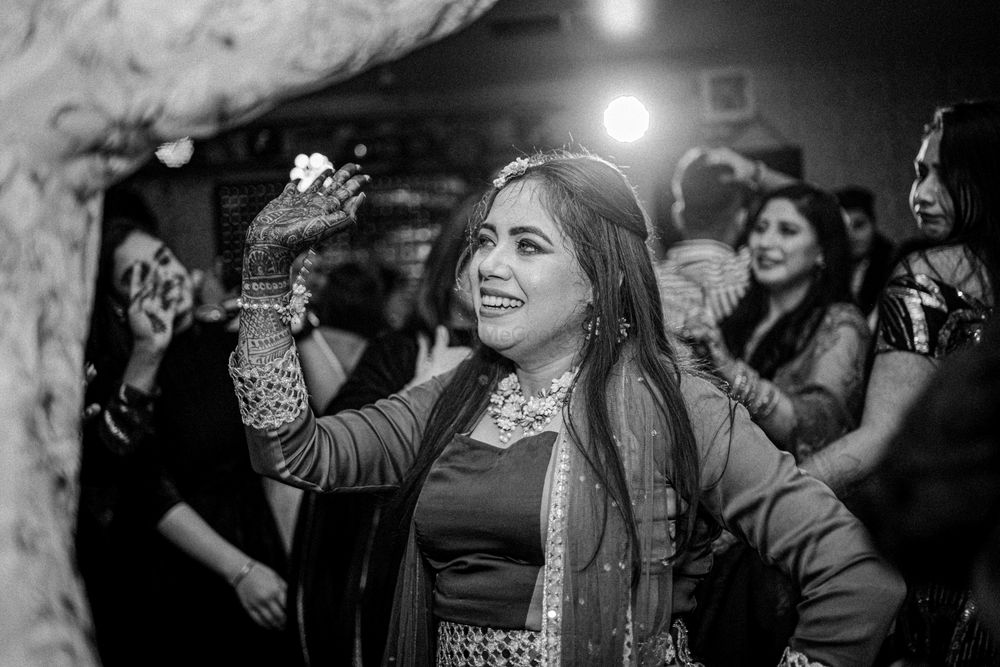 Photo From Shivani and Akshay (Youngsters and Mehendi Night) - By Akhil Bagga Photography