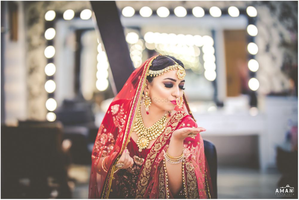 Photo of Indian bride posing on wedding day