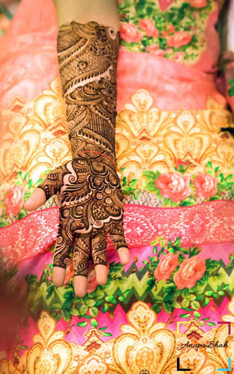 Photo of Bridal Hand Mehendi Design - Bel Mehendi