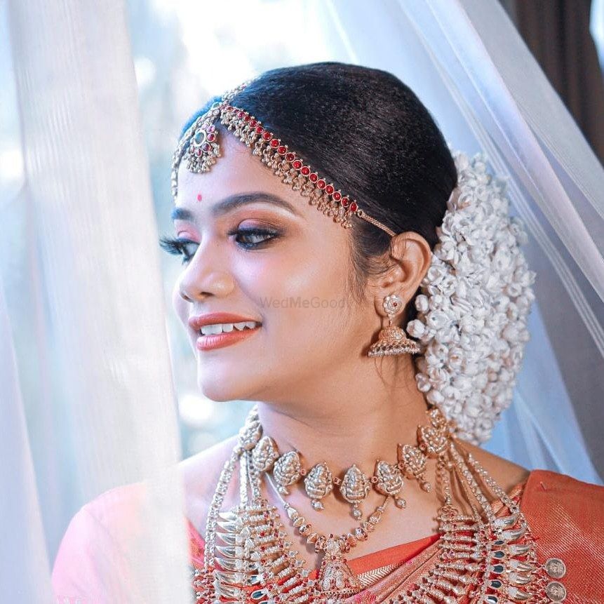 Photo From hindu brides - By Anna Monica Beauty Shack