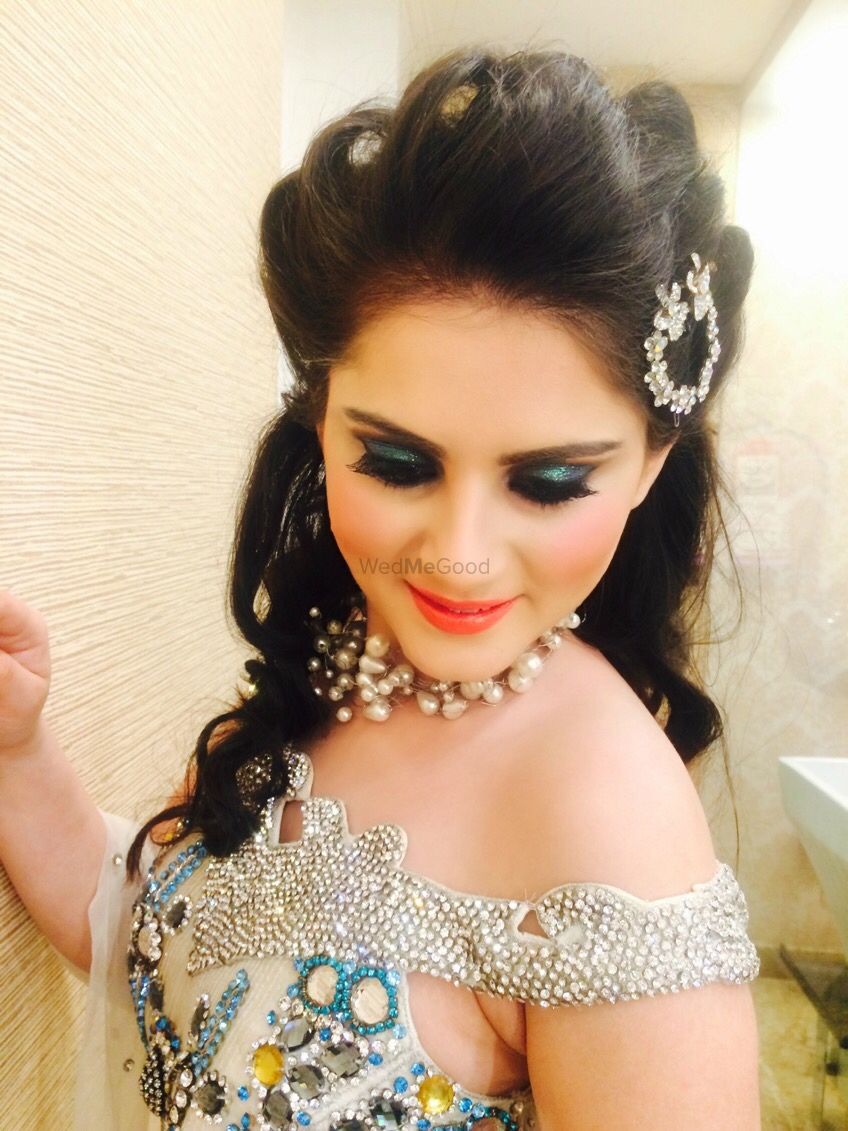 Photo From Drishti' engagement  - By Makeovers by Niti