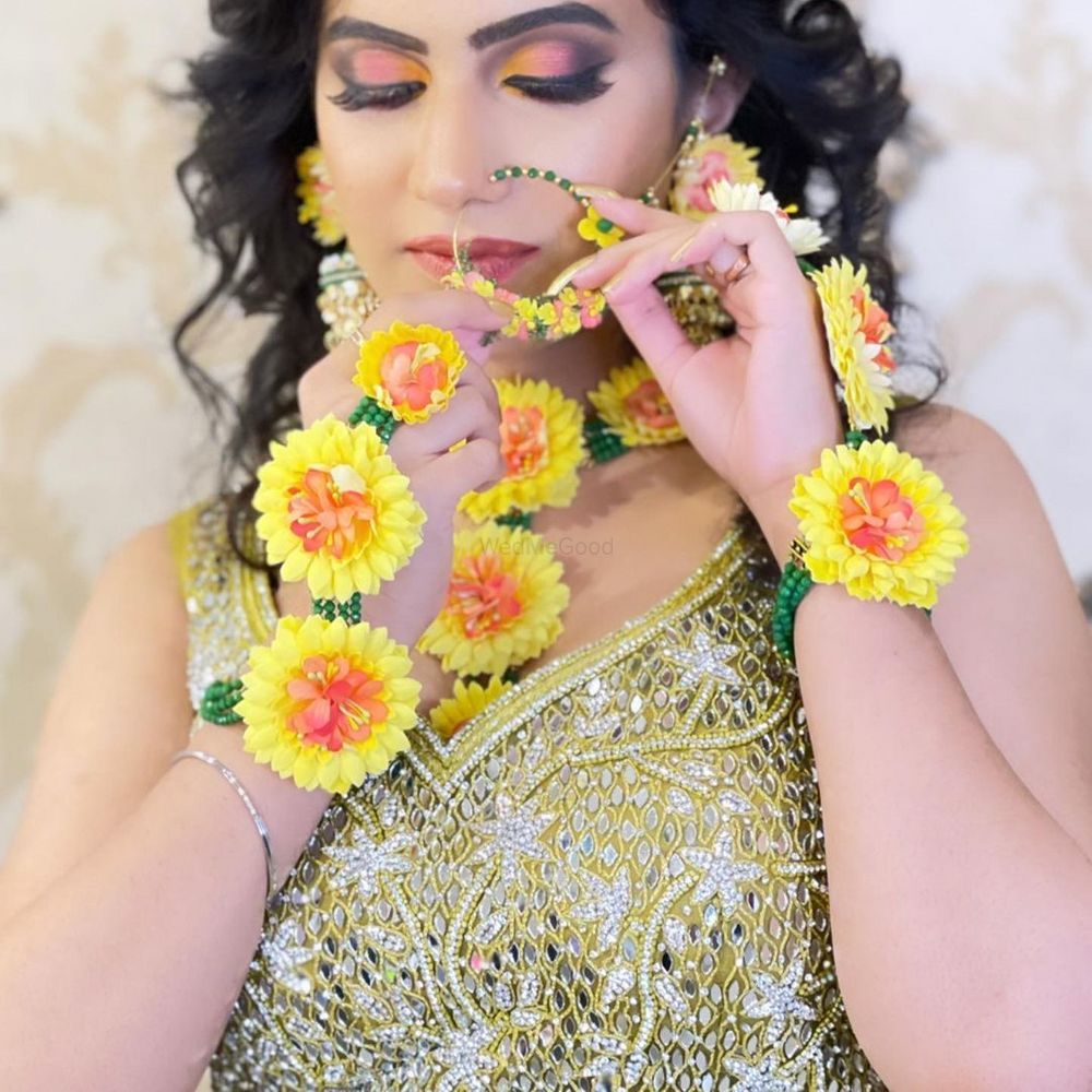 Photo From Haldi Look - By Makeovers by Chavi