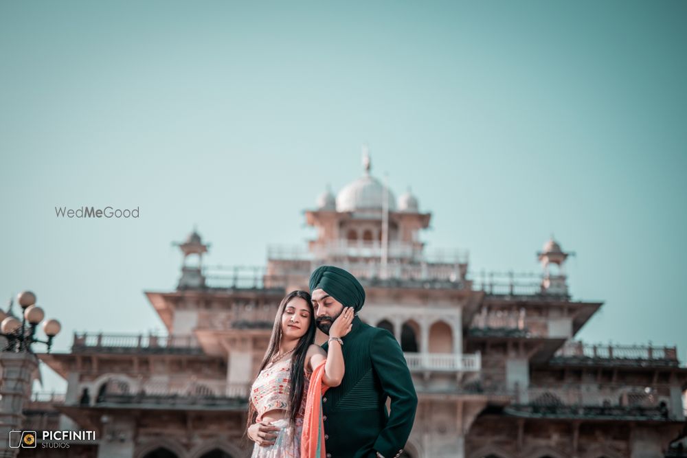 Photo From Milandeep & Maninder - Pre-Wedding - By Picfiniti Studios